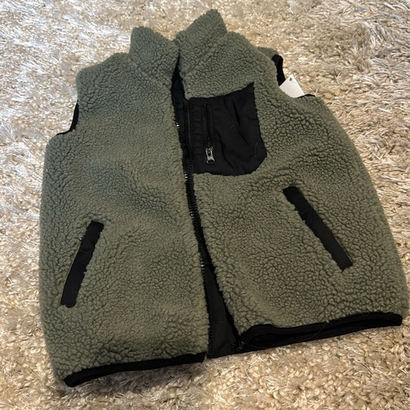 Sovereign Code Clubhouse Reversible Vest - Boys size 6 - Picture 6 of 7